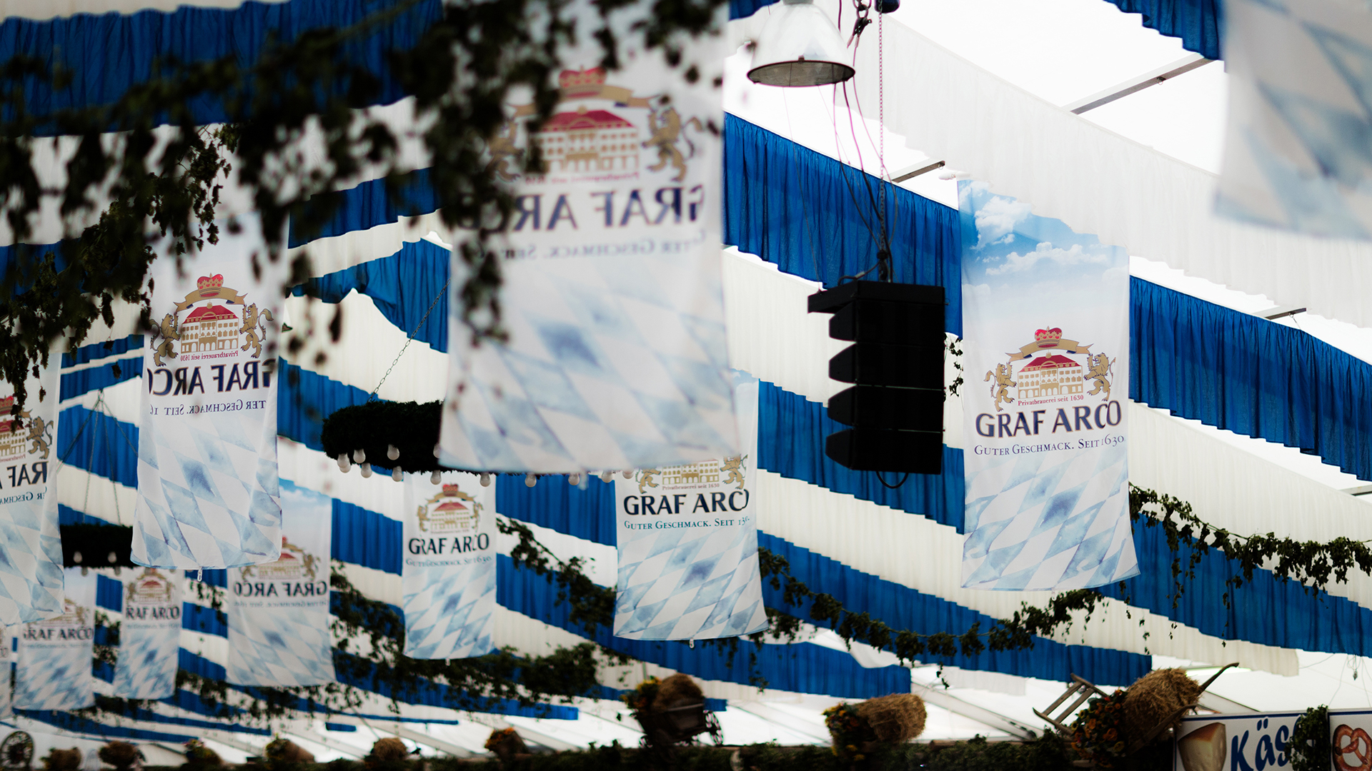 Rückmeldung, Erfolg, Maßnahme, Kampagne, B2B-Unternehmen, Kommunikationsstrategie, Leitfaden, Ranking, Messenger, Funktionalität, Freund, Kontakt, Posts, Like-Button, Kommentar, Privatpersone, privat, Darstellung, Person, Bekannte, Vordergrund, Facebook-Fanpage, Facebook-Nutzer, Algorithmus, Relevanz, Newsfeed, Dachmarke, Meta, Kommunikationsplattform, Zukunft, entwickeln, Metaverse, YouTube, MAUs, Videoportal, Google, Videoplattform, Themen, kostenlos, Webbrowser, ansehen, bewerten, hochladen, Content, liken, verbreiten, Abonnent, Klick, markenspezifisch, Viralität, Werbeplattform, attraktiv, Anzeigenformat, Video Ads, platzieren, WhatsApp, Messaging-Dienst, Austausch, Textnachricht, Bilddatei, Videodatei, Standortinformation, Dokumente, Kontaktdaten, WhatsApp Business App, speziell, Kleinunternehmen, entwickelt, erleichtert, Automatisieren, Ordnen, Beantworten, Antwort, Nachricht, mittlere, größere, Userzahl, rasant, meistgenutzt, enorm, gewachsen, Bedeutung, Teilen, Fotos, vielfältig, Marketingmöglichkeit, Instagram Ads