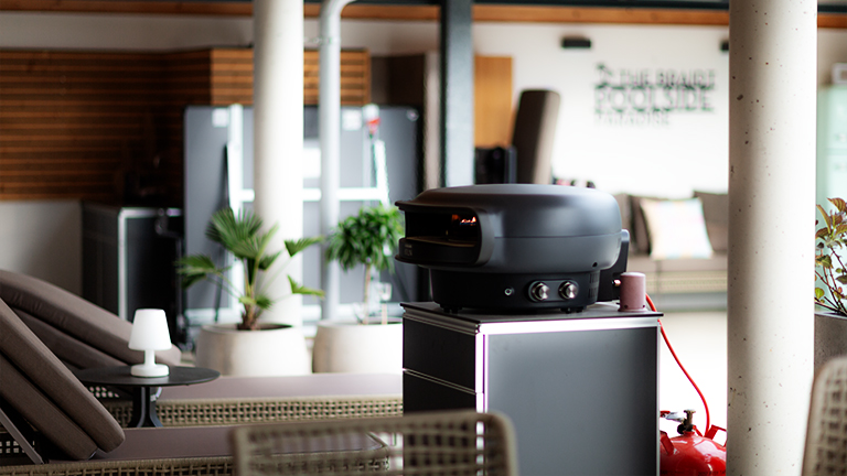 Nudeln, Mehl, geschälte Tomaten, Tomatenmark, italienische Nudeln, Fertigreis, Risotto, Nudelsaucen, Aufschnittvariationen, Käseplatte, Gemüsespezialitäten,  Meeresfrüchtevariationen, groß, Bandbreite, Geschenkpakete, biologisch, biodynamisch, Demeter, zertifiziert, alkoholfrei, glutenfrei, vegetarisch, vegan, Familiengeführt seit 1912, Shoppingparadies, Tipps, Einkauf, besten, Adressen, Orte, Shoppingtipps, Lebensart, Norden, wichtig, Modezentren, verwunderlich, Boutiquen, prestigeträchtigsten, Marken, Markt, südländisch, Flair, Emotionen, duftet, frisch, Cafebar, reges, Treiben, einzigartig, Weinliebhaber, Weinabteilung, Antipasti, Aufstriche, Dolci, Backen, Dessert, BIO-Produkte, Colazione, italienisches Frühstück, Essig, Öl, Fisch, Meeresfrüchte, Geschenkbox, Getränke, Gewürze, Kaffee, Pesto, Saucen, Pistazien, Prosecco, Reis, Snacks, Spirituosen, Süßigkeiten, Abruzzen, Apulien, Basilicata, Emilia Romagna, Kalabrien, Kampanien, Lombardei, Piemont, Sardinien, Sizilien, Südtirol, Toskana, Umbrien, Venetien, Italien